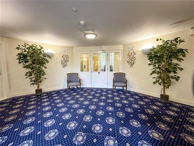 COMMUNAL ENTRANCE HALLWAY